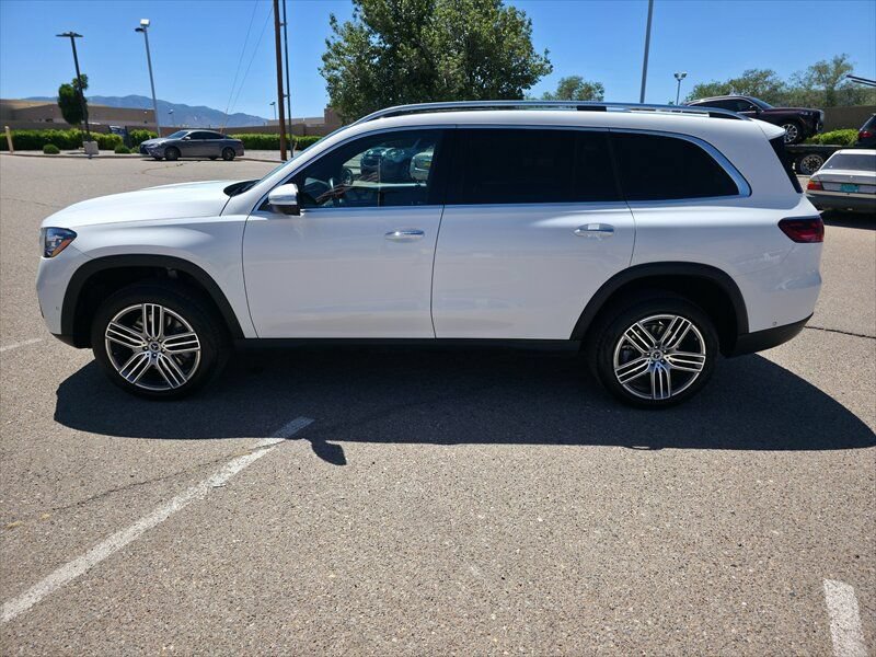 Used 2025 Mercedes-Benz GLS 450 4MATIC image 2