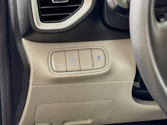 Certified 2025 Hyundai Venue SEL FWD image 14