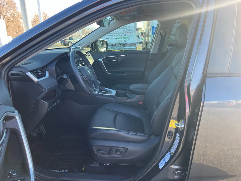 Used 2021 Toyota RAV4 Limited image 17