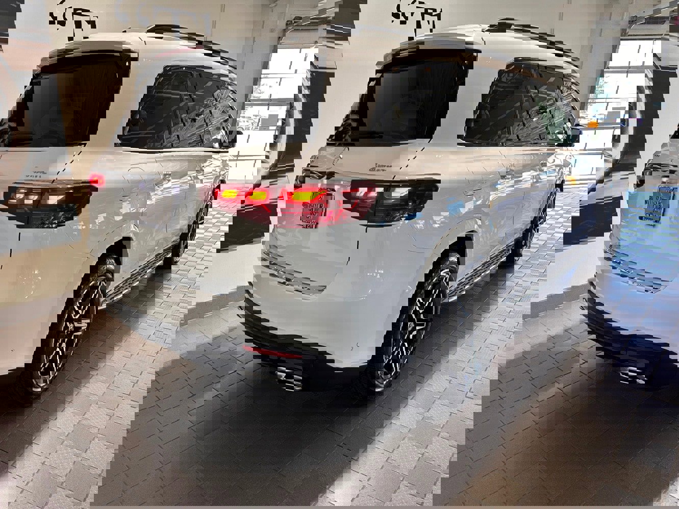 New 2026 Mercedes-Benz GLS 450 4MATIC image 4