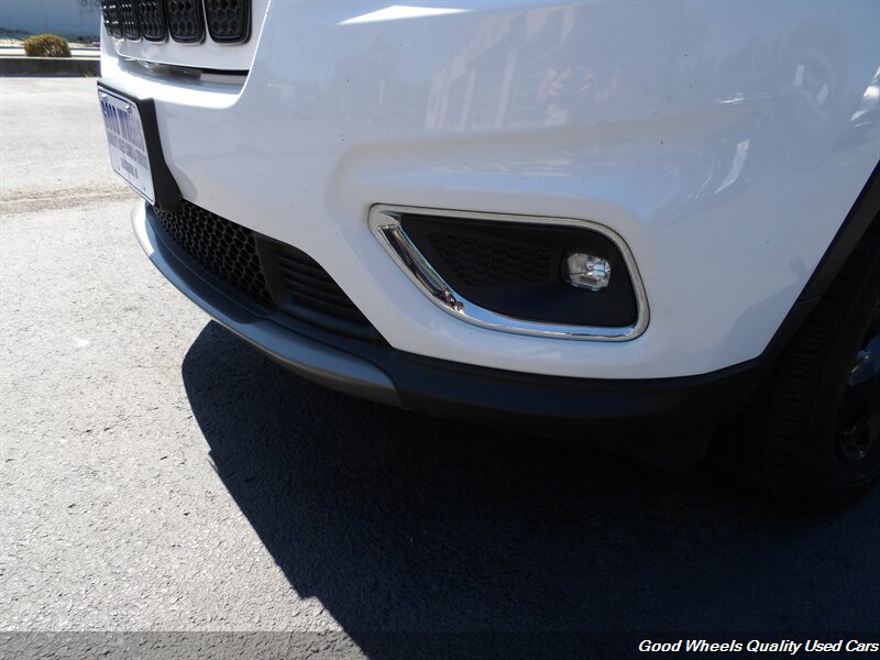 Used 2019 Jeep Cherokee Limited AWD/4WD image 10