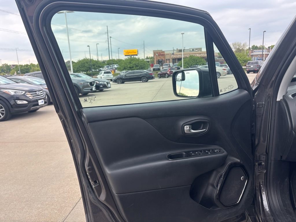 Used 2018 Jeep Renegade Altitude AWD/4WD image 9