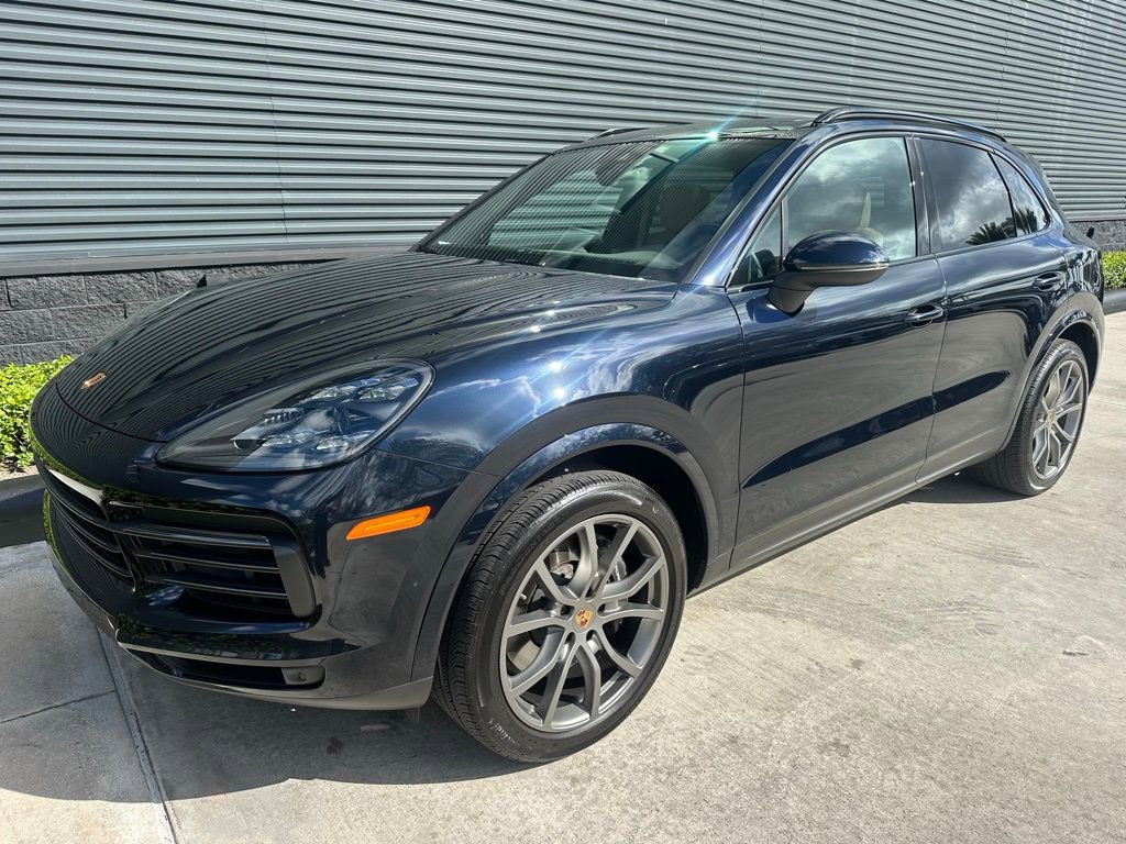 Certified 2023 Porsche Cayenne Platinum Edition image 7