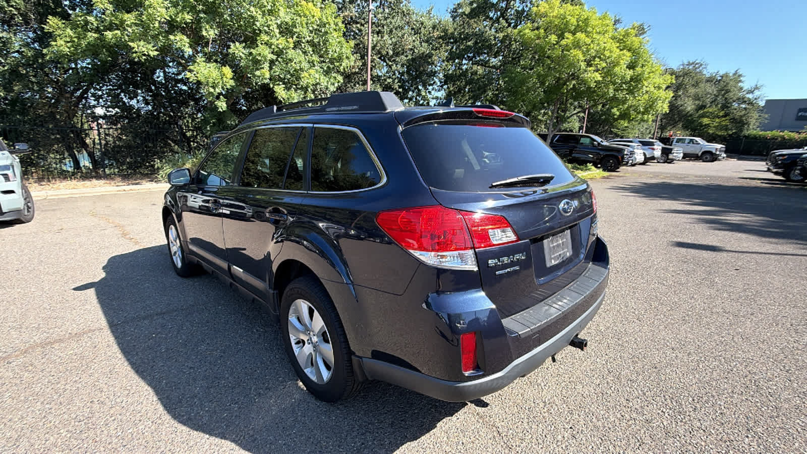 Used 2012 Subaru Outback 3.6R Limited w/ Moonroof Pkg AWD/4WD image 7