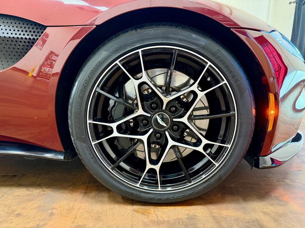 Used 2021 Aston Martin V8 Vantage Roadster image 19