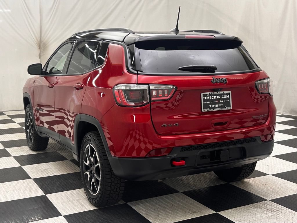 Certified 2025 Jeep Compass Trailhawk w/ Sun & Sound Group AWD/4WD image 5