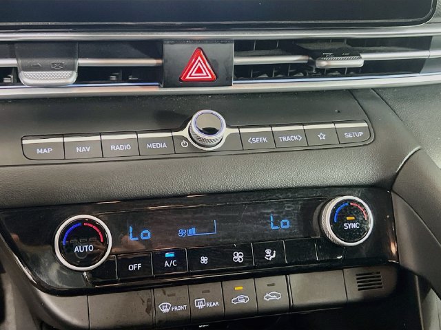 Used 2024 Hyundai Elantra SEL FWD image 13