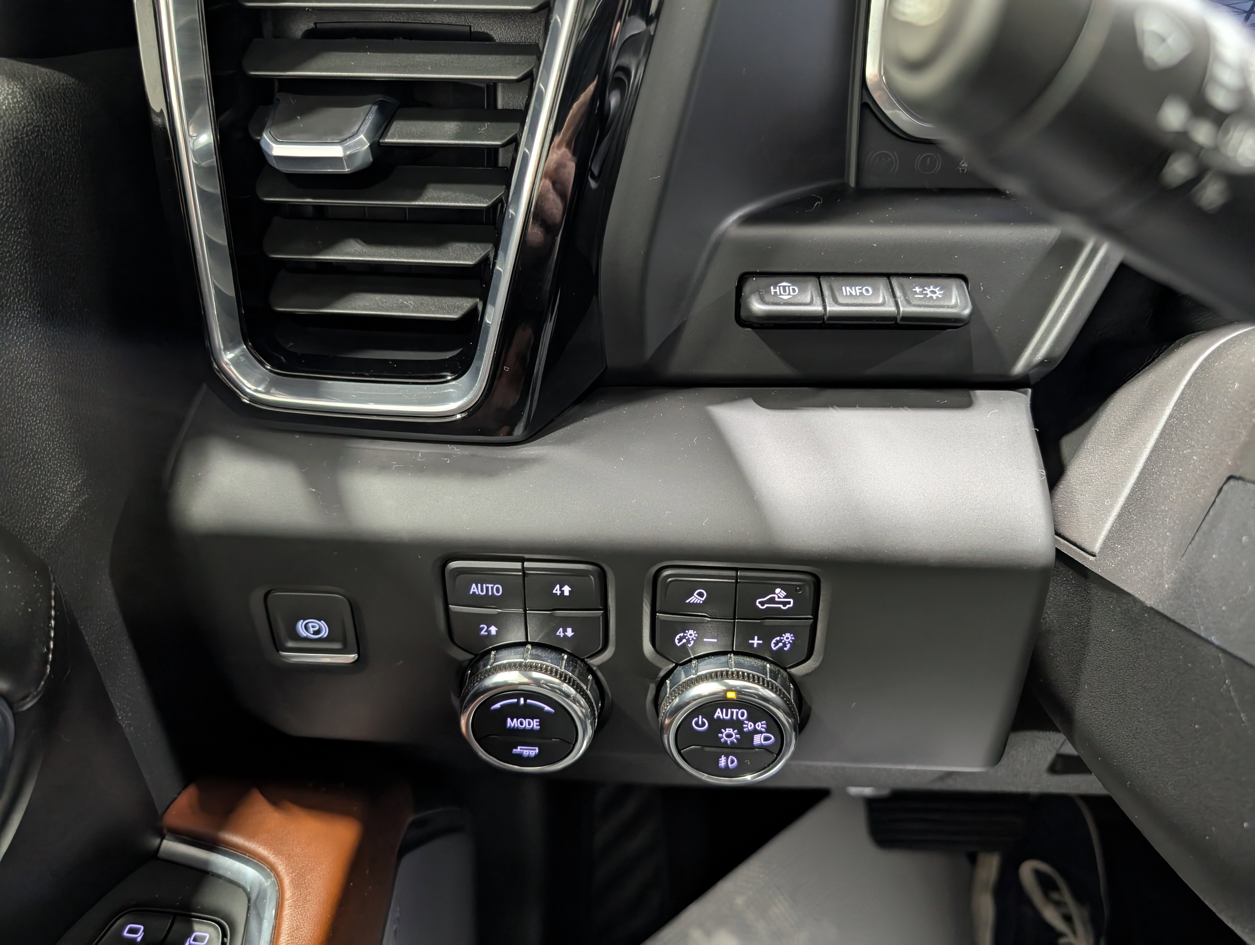 Used 2024 GMC Sierra 3500 Denali Ultimate AWD/4WD image 25