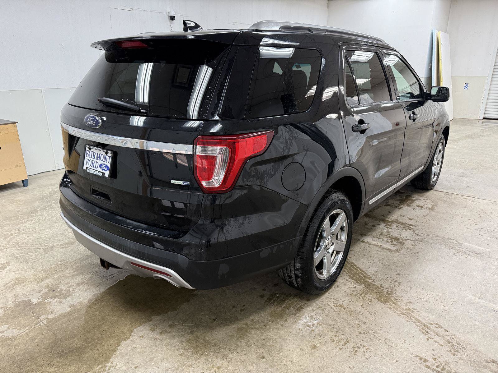 Used 2016 Ford Explorer XLT w/ Equipment Group 202A AWD/4WD image 7