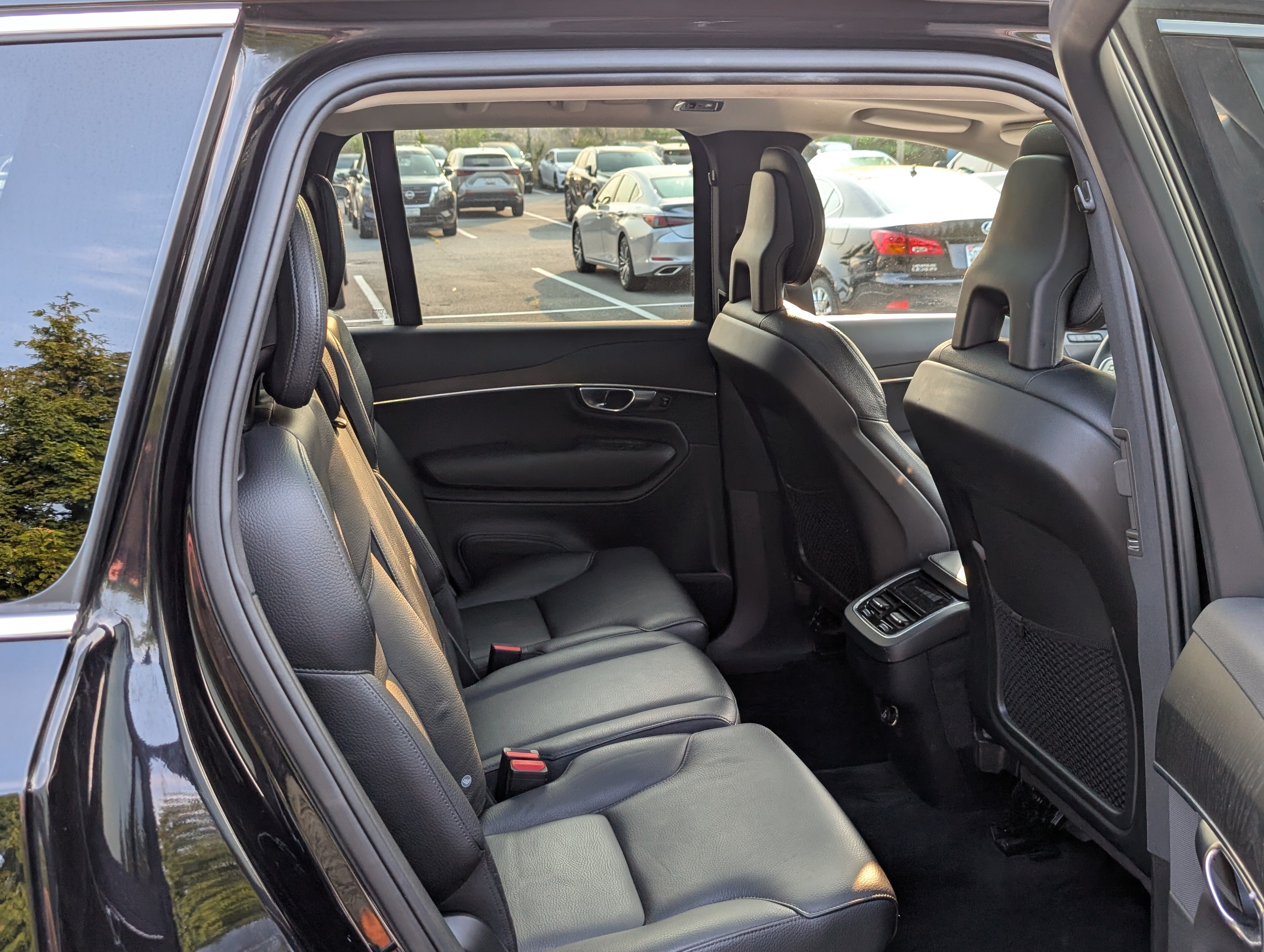 Used 2020 Volvo XC90 T6 Momentum AWD/4WD image 12