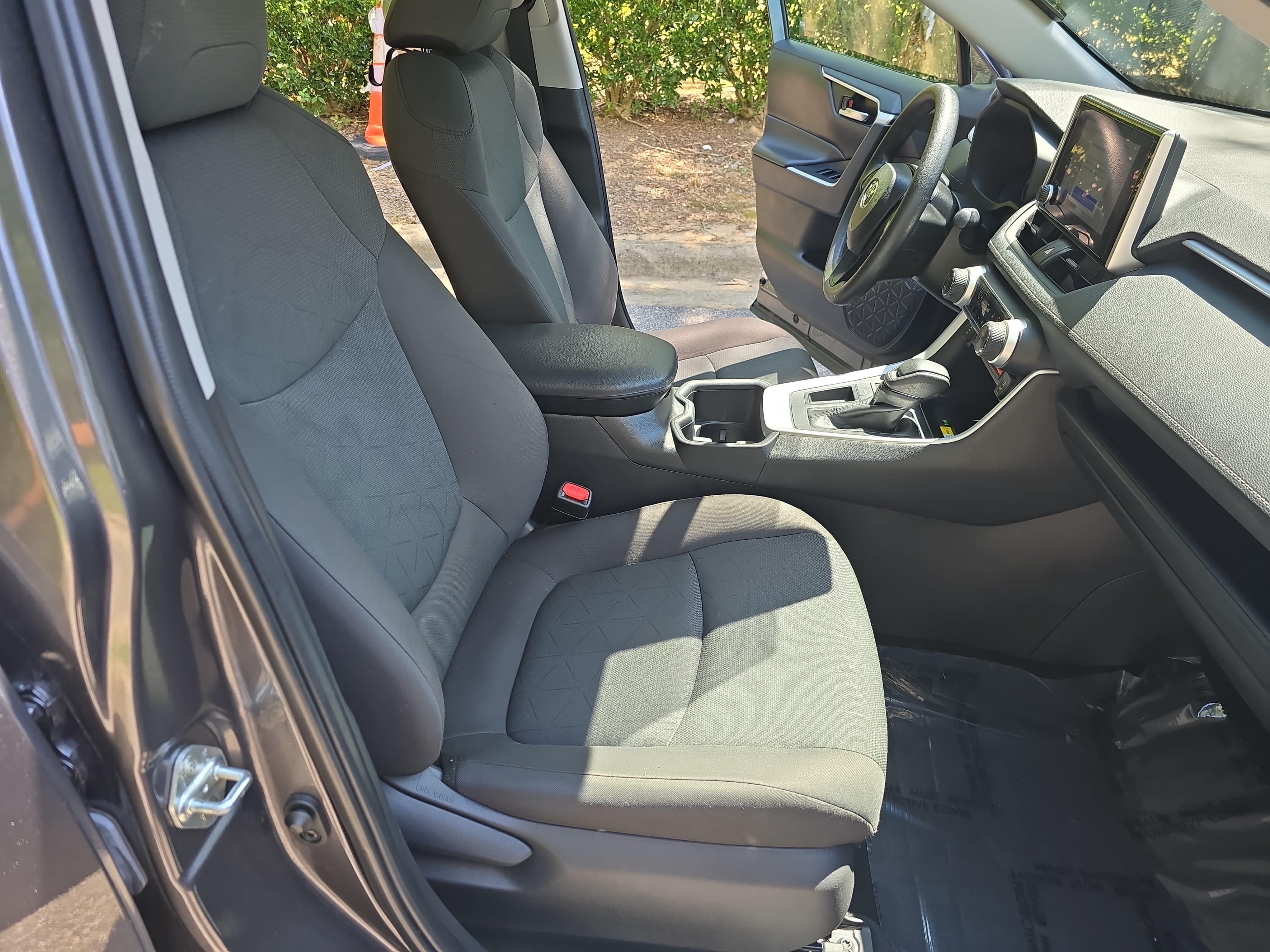 Used 2024 Toyota RAV4 XLE w/ Convenience Package FWD image 10