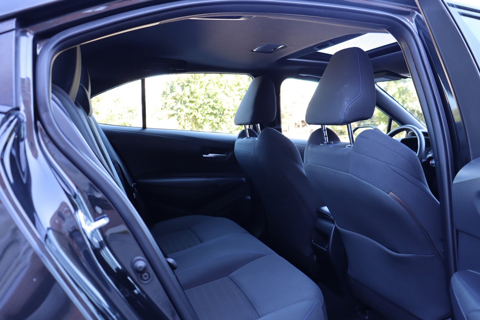Used 2020 Toyota Corolla SE w/ SE Premium Package FWD image 16