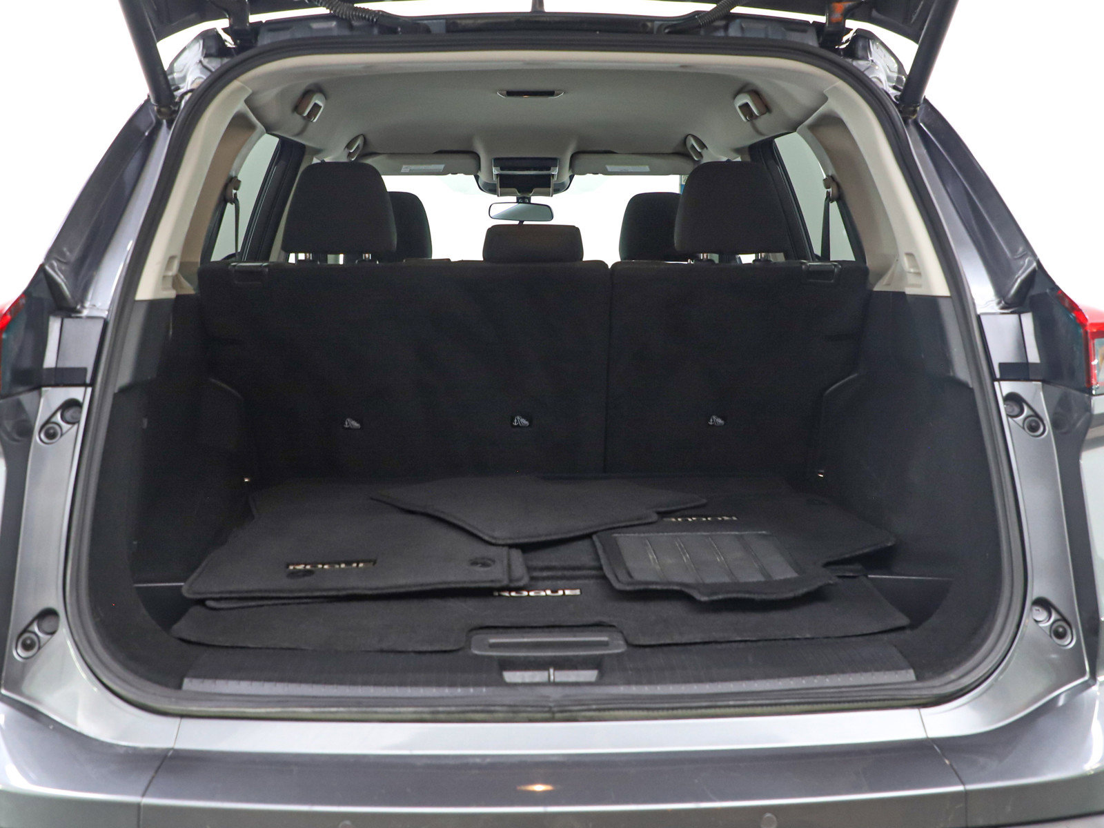 Used 2025 Nissan Rogue SV image 16