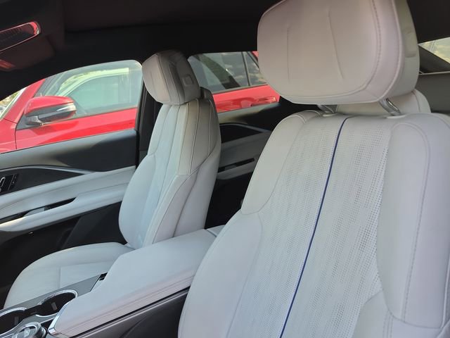 Used 2024 Cadillac Lyriq Sport image 17