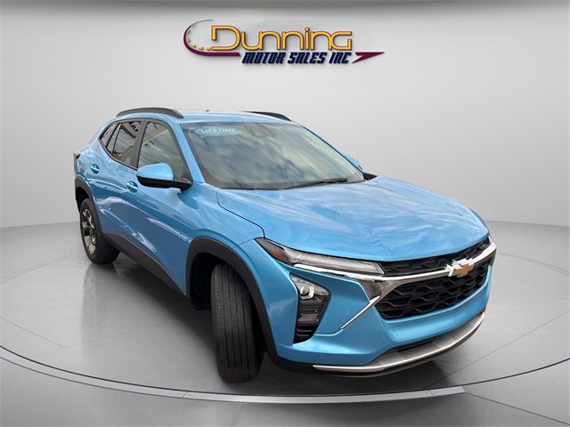 Used 2025 Chevrolet Trax LT w/ LT Convenience Package image 4