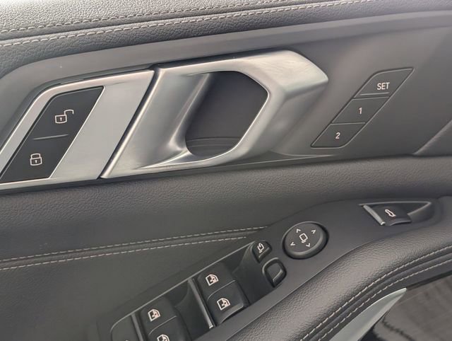 Used 2021 BMW X5 xDrive40i w/ M Sport Package image 11