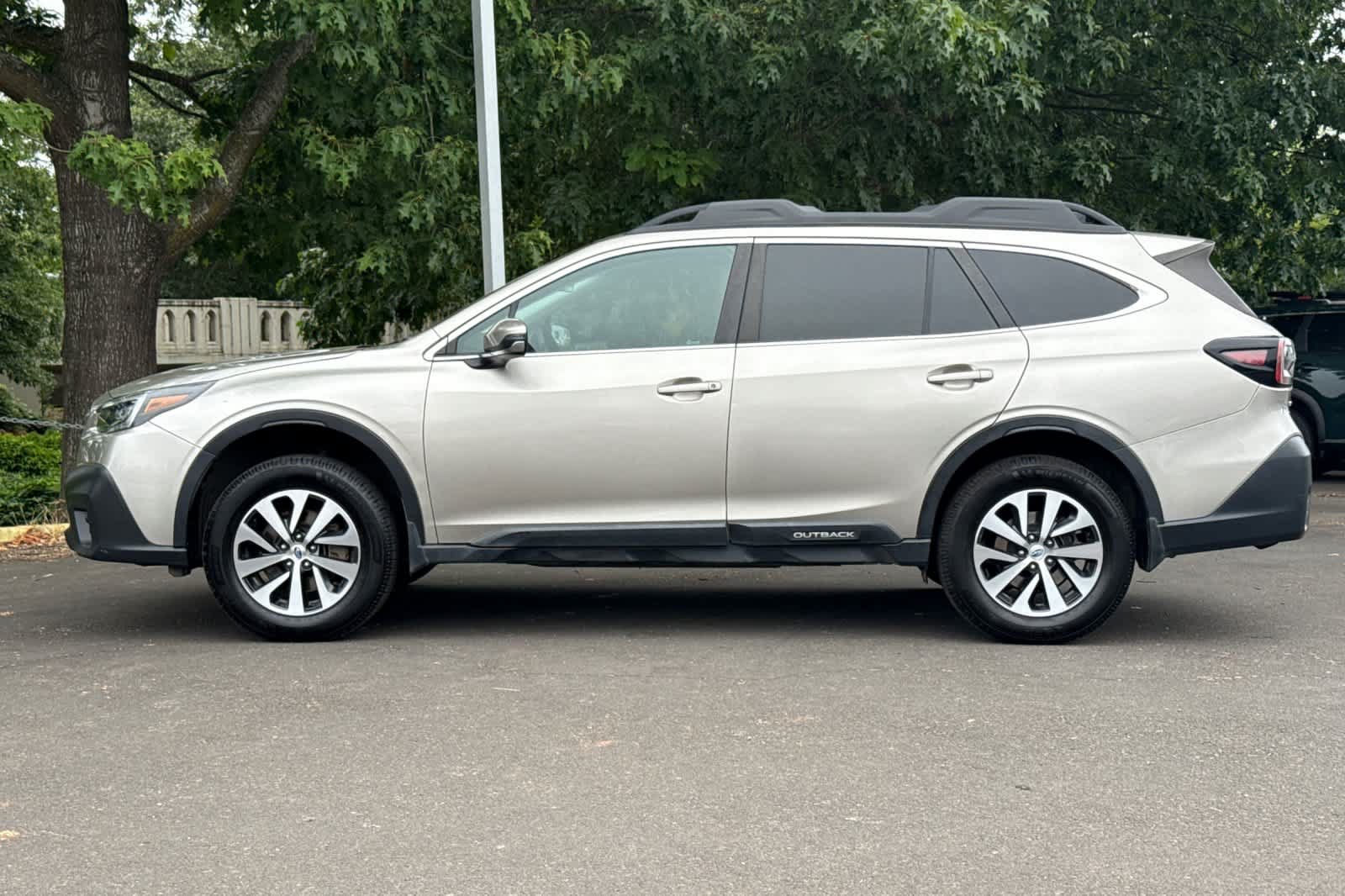 Used 2020 Subaru Outback Premium AWD/4WD image 5