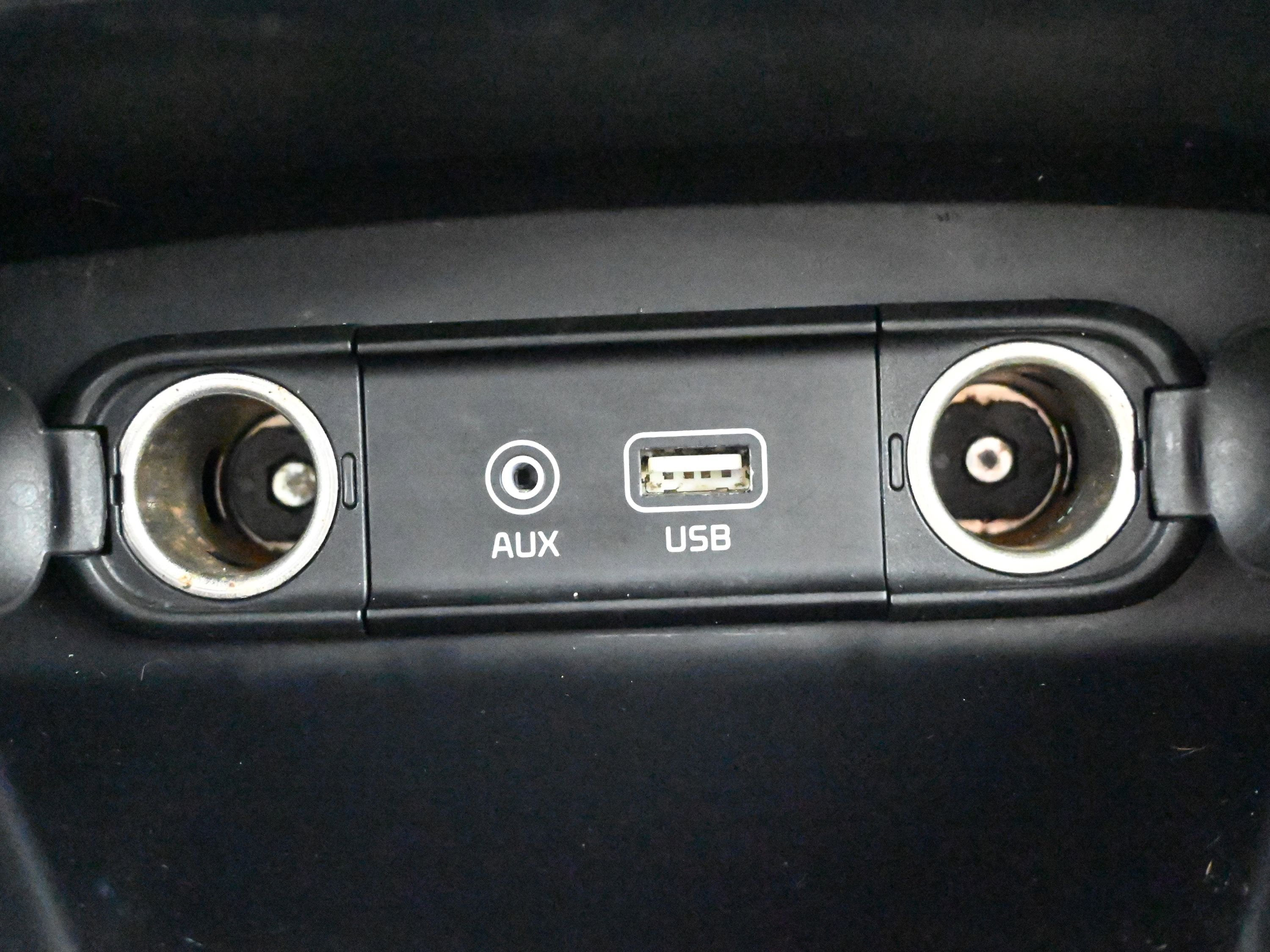 Used 2020 Kia Sorento LX image 18