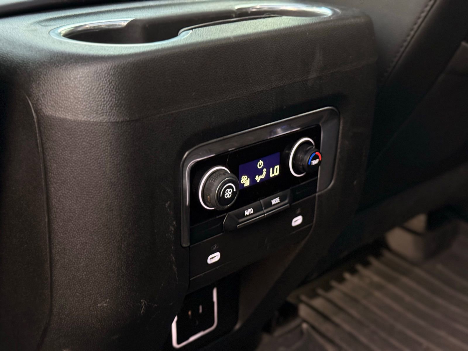 Used 2021 Chevrolet Tahoe Z71 image 23