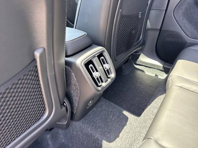 New 2025 Volvo XC40 B5 Core w/ Protection Package Premier image 21
