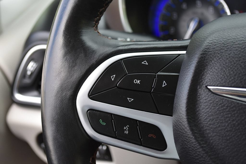 Used 2019 Chrysler Pacifica Touring-L Plus FWD image 14