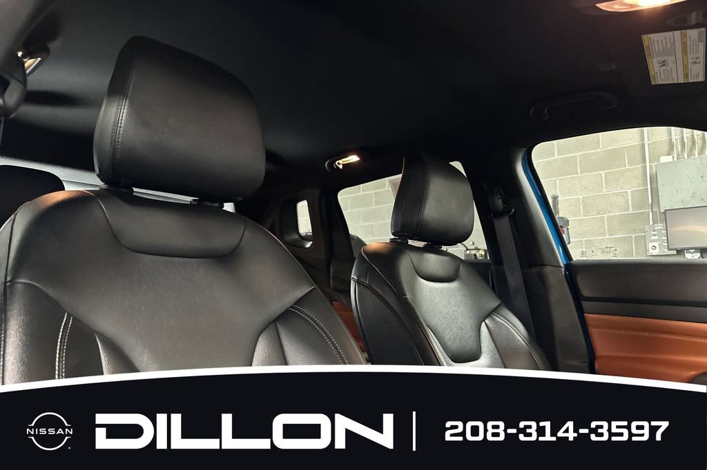 Used 2025 Jeep Compass Limited AWD/4WD image 17
