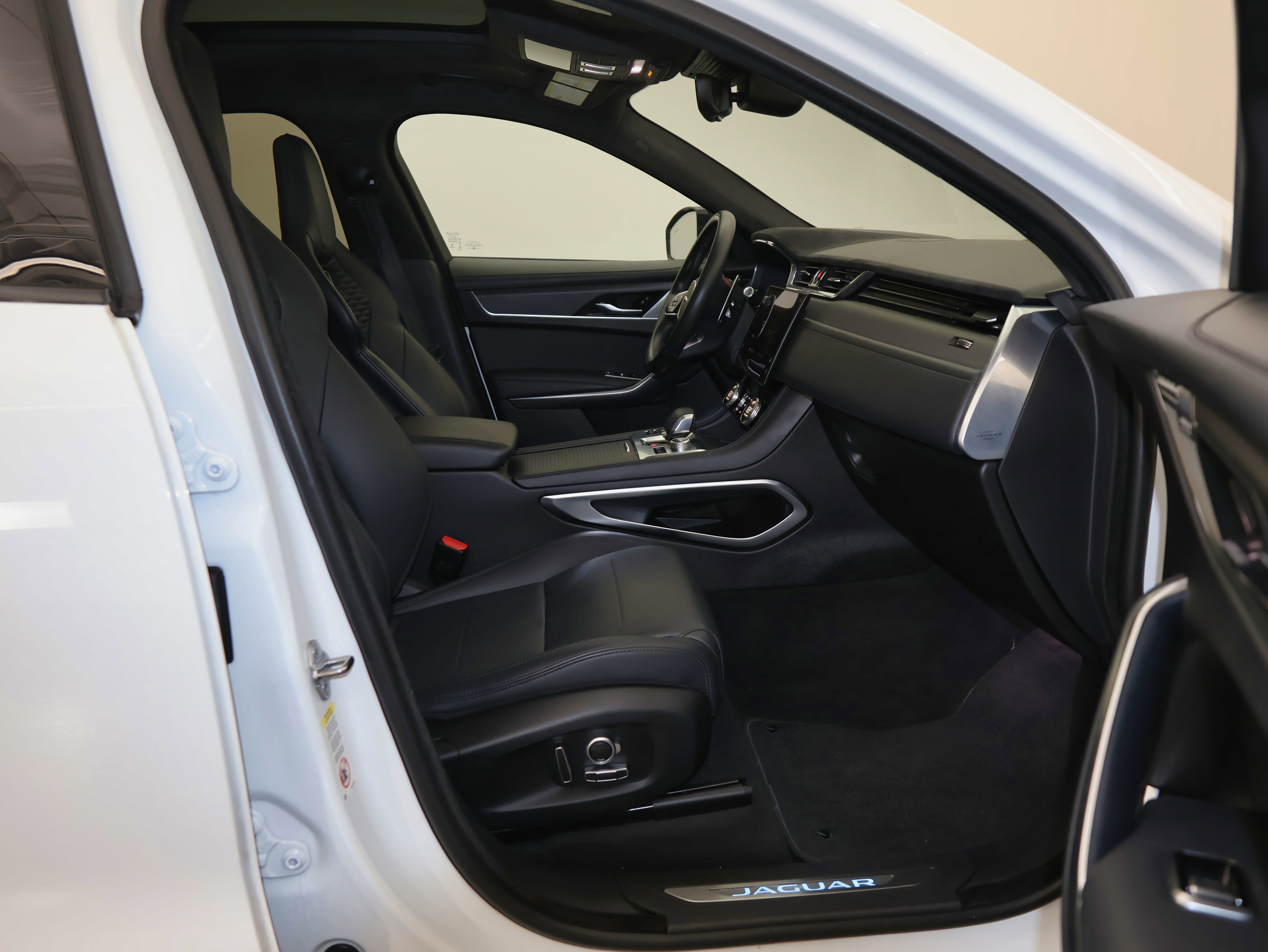 Used 2021 Jaguar F-PACE SVR image 55