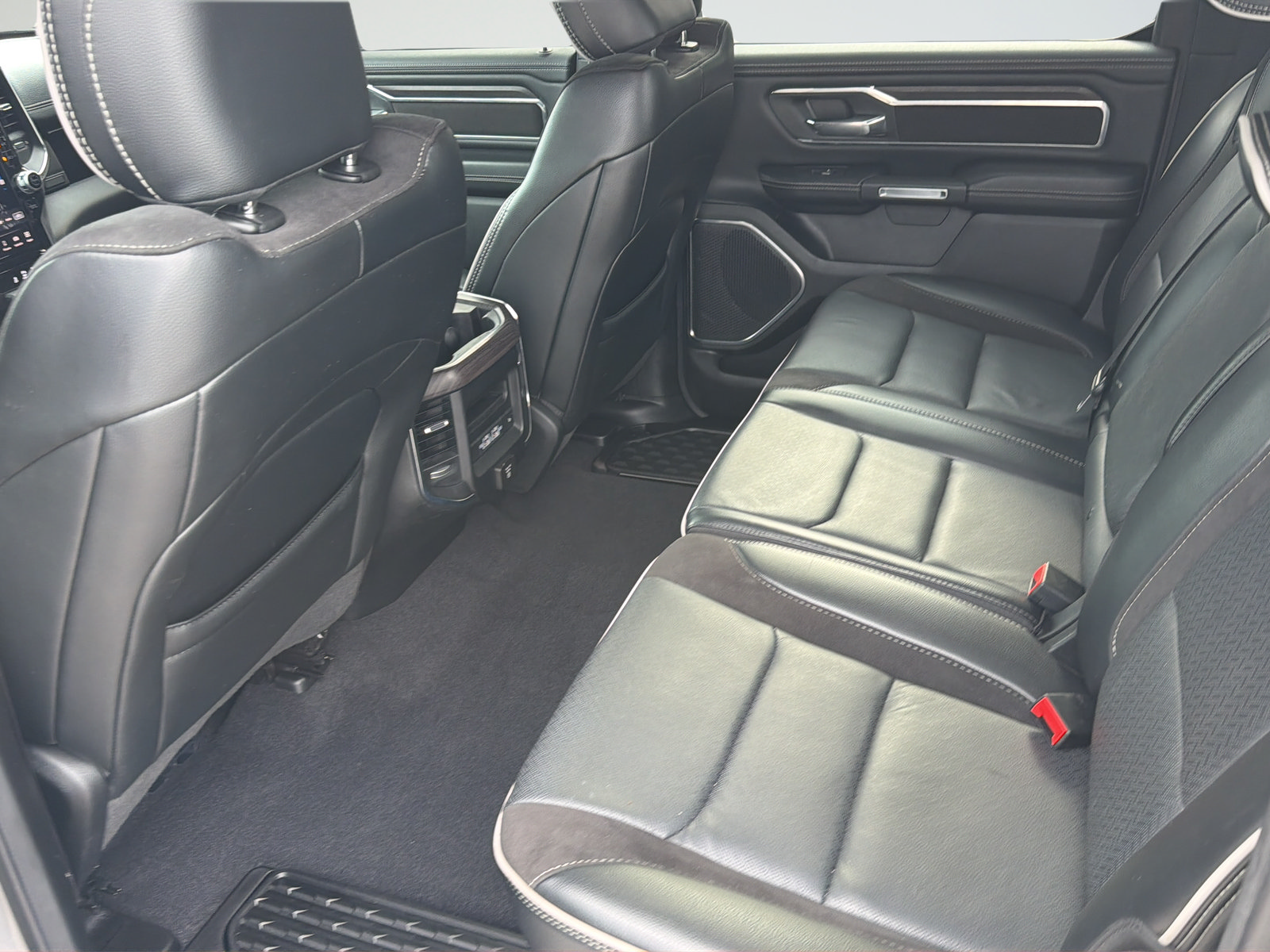 Used 2025 RAM 1500 Laramie AWD/4WD image 30