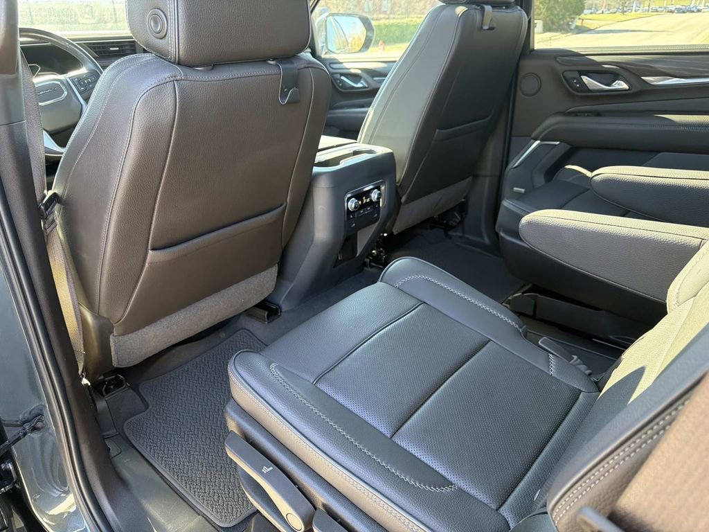 Used 2021 GMC Yukon Denali w/ Denali Premium Package image 17