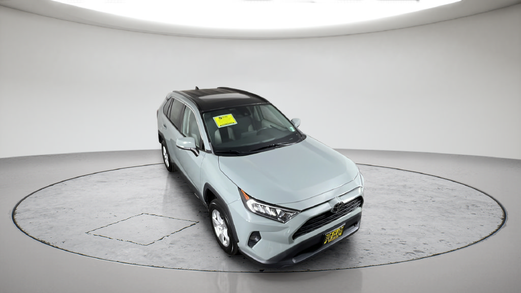 Used 2020 Toyota RAV4 XLE w/ Convenience Package FWD image 5
