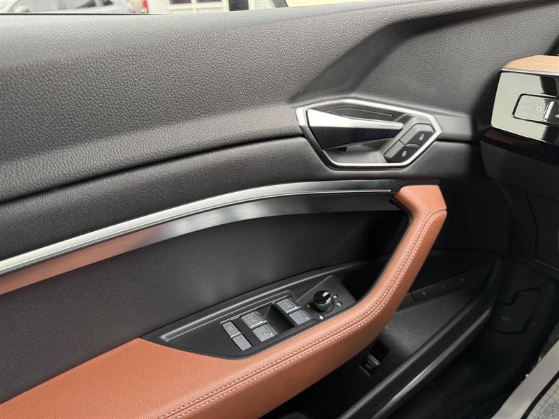 Used 2024 Audi Q8 e-tron Premium Plus image 26