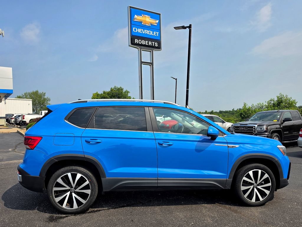Used 2023 Volkswagen Taos SE FWD image 8