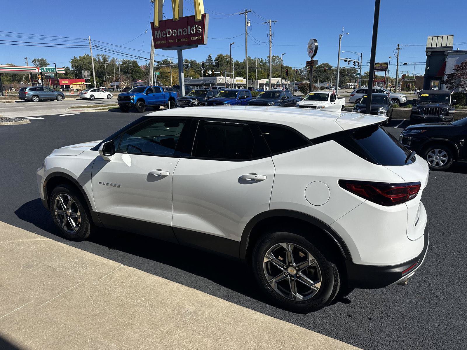 Used 2025 Chevrolet Blazer LT FWD image 8