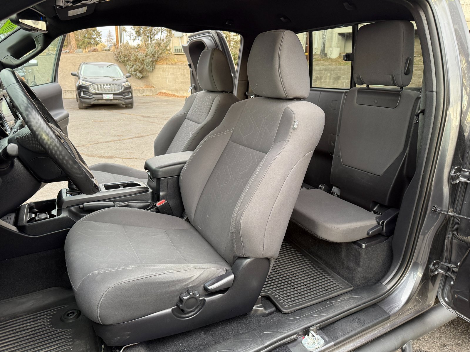 Used 2018 Toyota Tacoma TRD Off-Road image 11