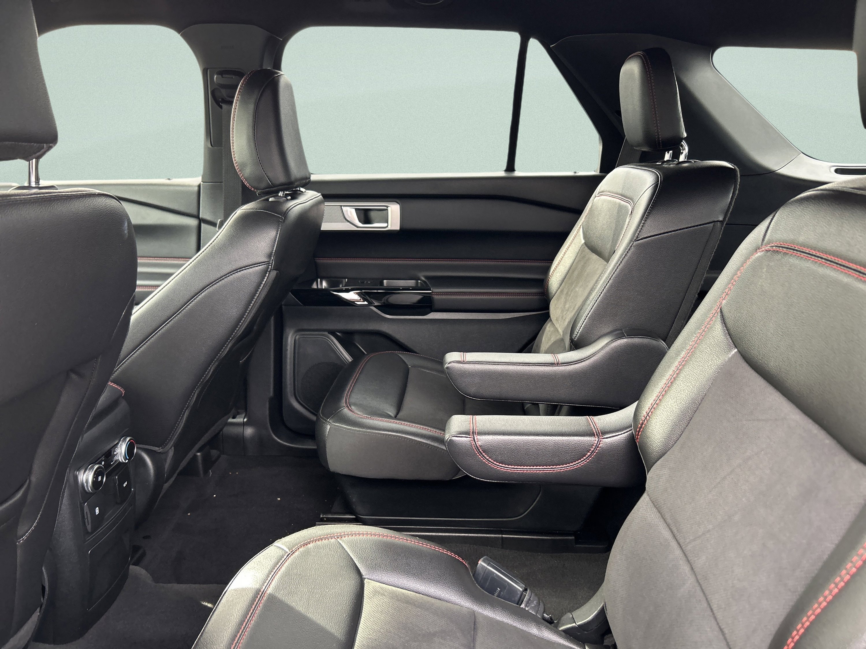 Used 2022 Ford Explorer ST-Line w/ Class IV Trailer Tow Package image 26