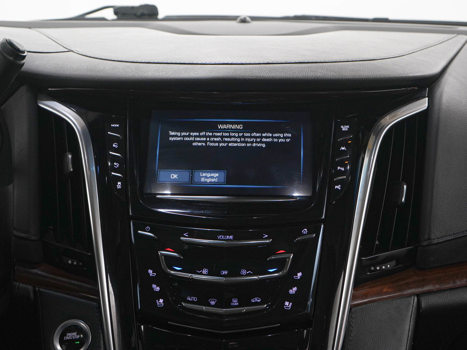 Used 2018 Cadillac Escalade Luxury AWD/4WD image 17