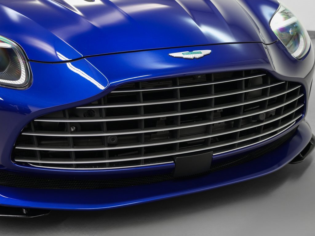 Used 2024 Aston Martin DB12 Convertible image 8