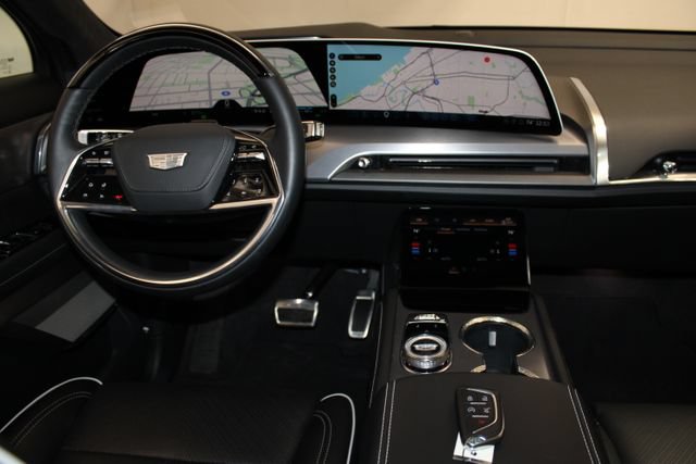 Used 2026 Cadillac Vistiq Platinum w/ LPO, Floor Liner Package AWD/4WD image 17