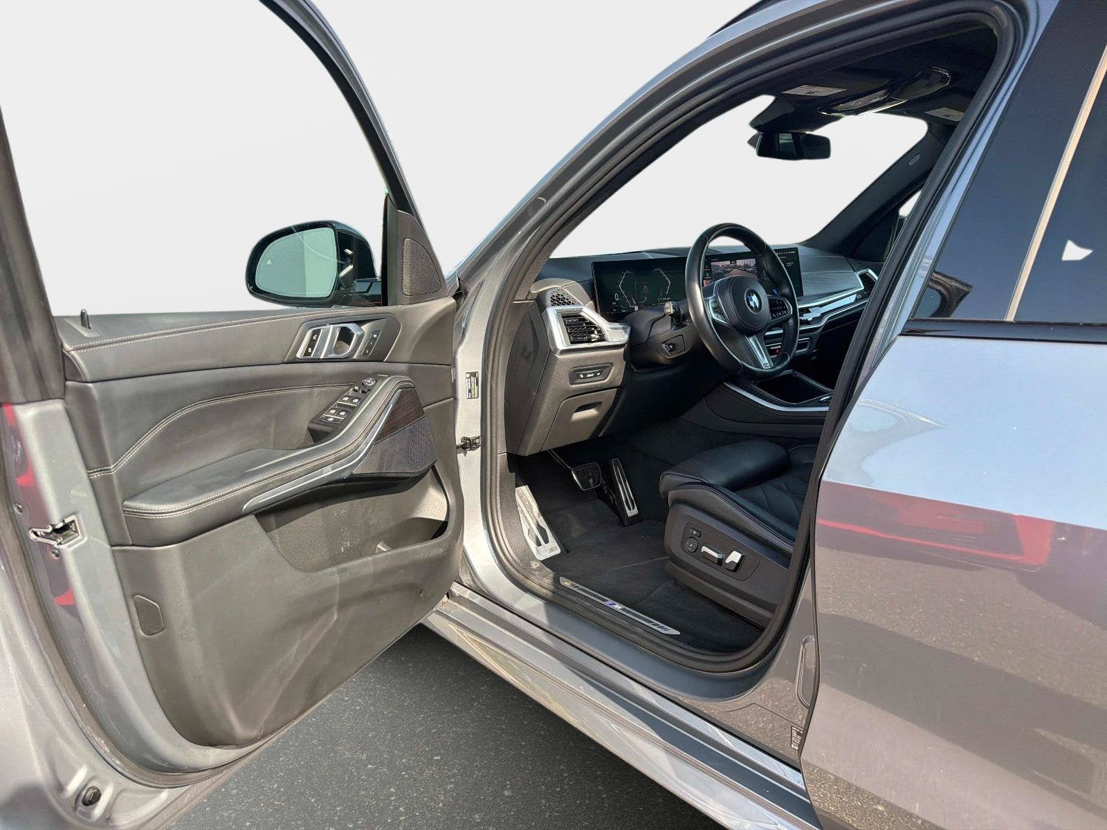 Used 2024 BMW X5 sDrive40i w/ M Sport Package RWD image 18