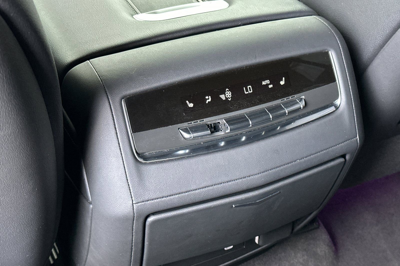 Used 2024 Cadillac Escalade Luxury image 14