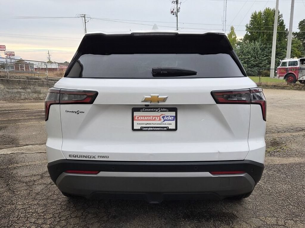Used 2025 Chevrolet Equinox LT AWD/4WD image 4