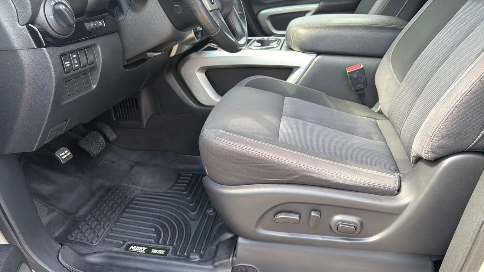 Used 2020 Nissan Titan SV w/ SV Convenience Package AWD/4WD image 21