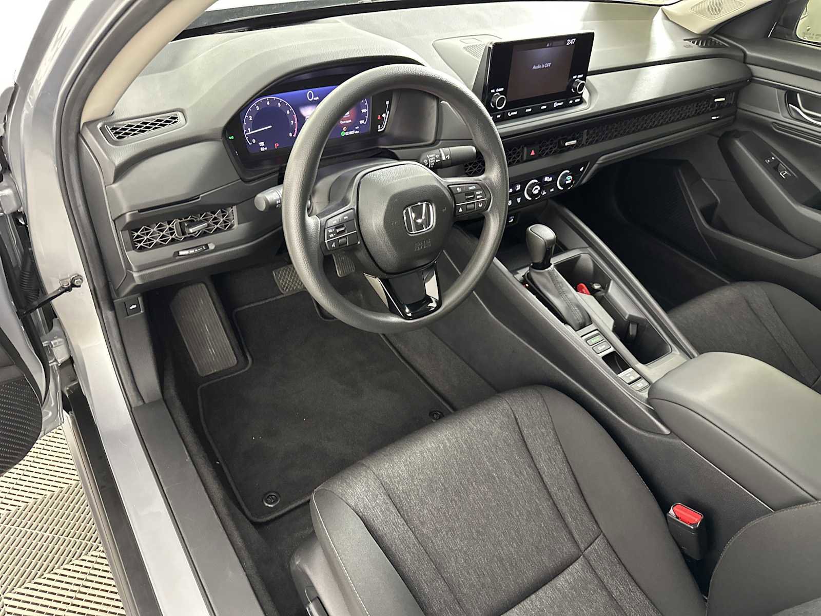 Used 2025 Honda Accord SE image 9