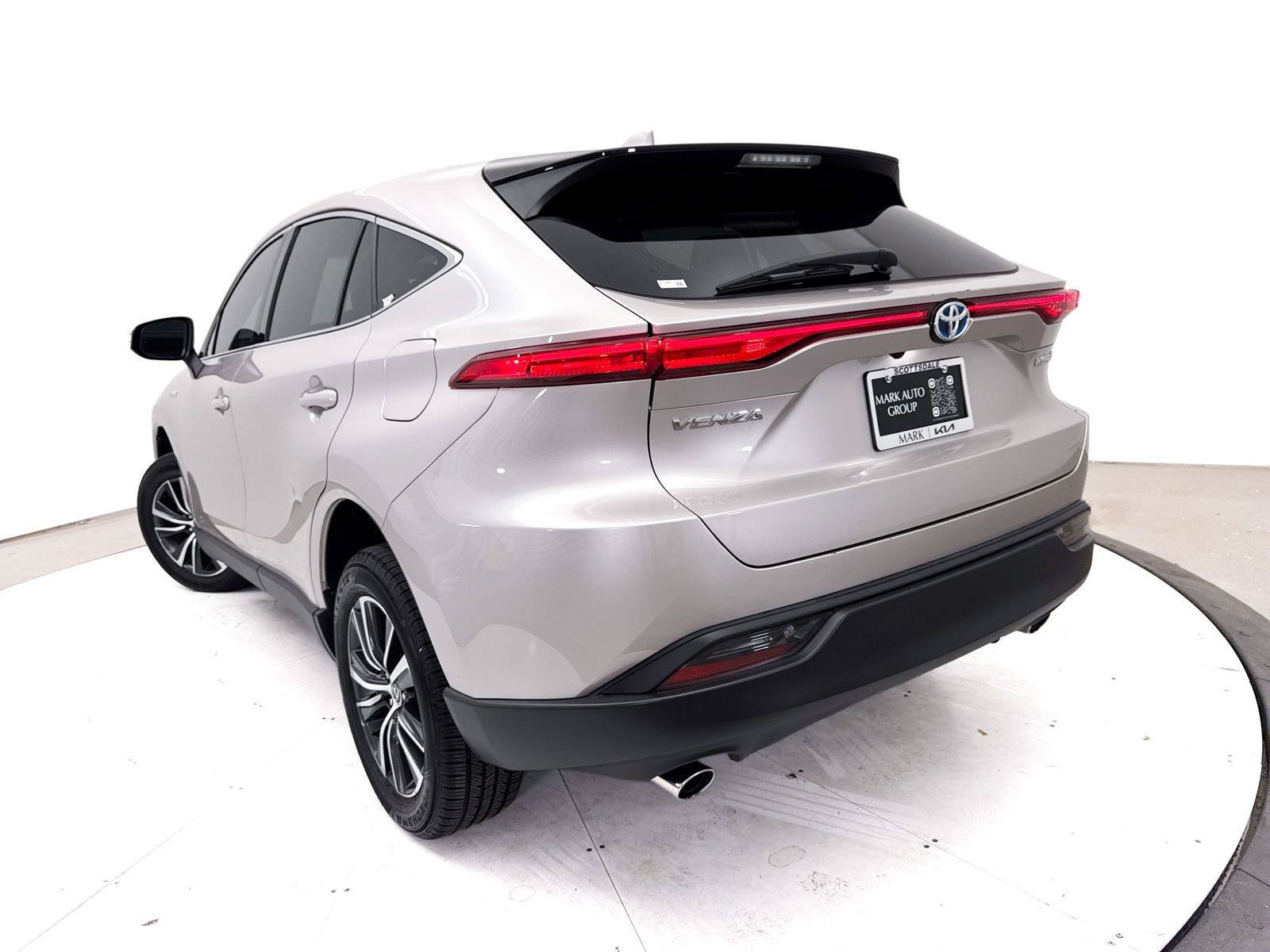Used 2021 Toyota Venza LE w/ Carpet Mat Package (TMS) AWD/4WD image 6