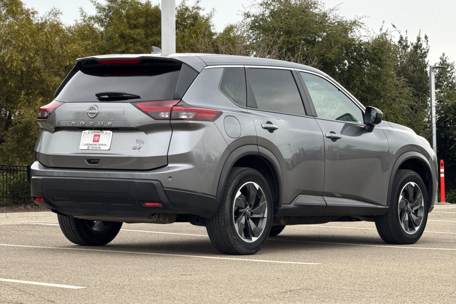Used 2024 Nissan Rogue SV image 4