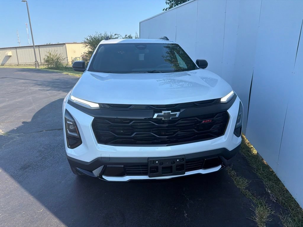 New 2027 Chevrolet Equinox RS w/ LPO, Floor Liner Package FWD image 10
