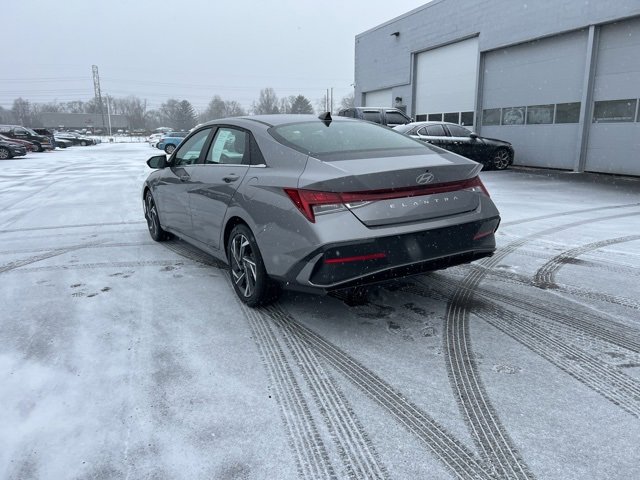 Used 2025 Hyundai Elantra SEL image 12