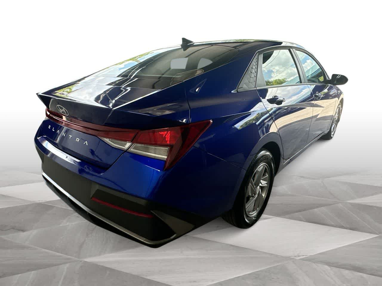 Used 2025 Hyundai Elantra SE FWD image 8