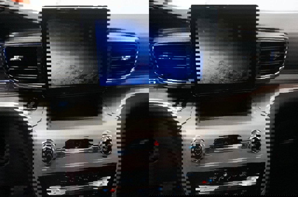 Used 2020 Ford Explorer XLT w/ Equipment Group 202A AWD/4WD image 12