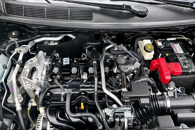 Certified 2025 Nissan Kicks SR FWD image 28